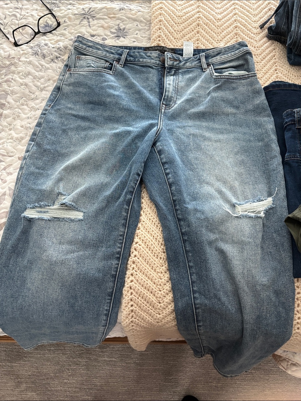 RW&CO. Light Blue High-Rise Distressed Jeans Straight Ankle length